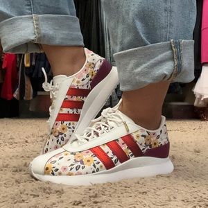 Adidas her studio london - Gem